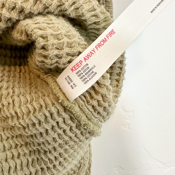 Free People‎ | 100% Cotton Serious Chiller Waffle Button Down in Curly Willow - Picture 6 of 6